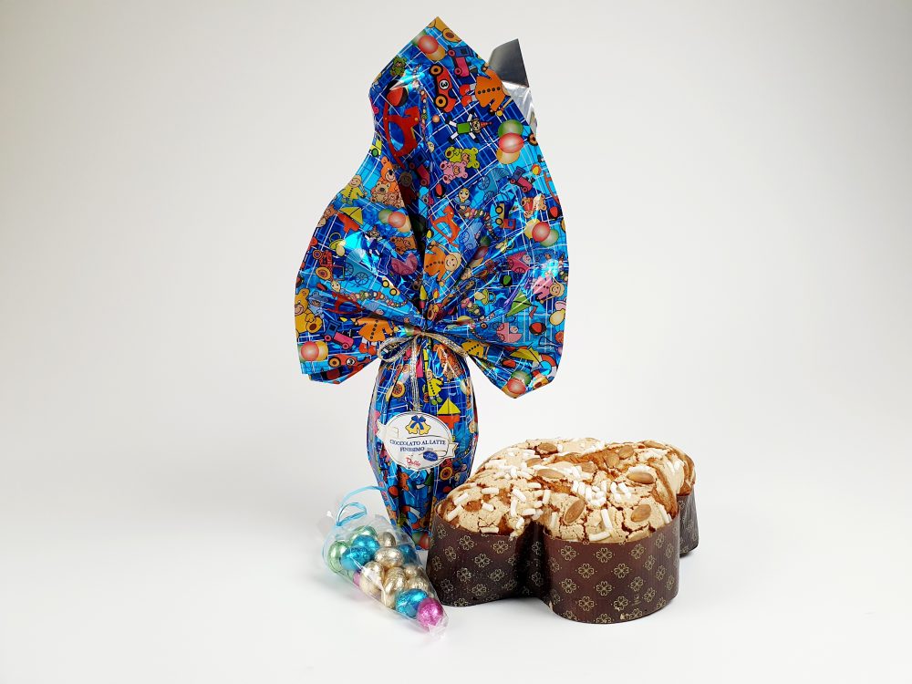 Scatola con colomba, uovo di Pasqua e cioccolatini
